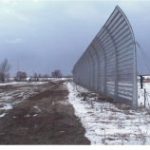 吹雪障害防止のための翼型誘導板を有する新型高性能防雪柵の開発